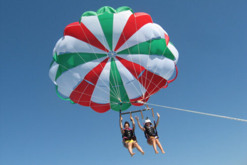 Parasailing Marina di Pisticci con volo con il parapendio sopra il mare e tour in barca