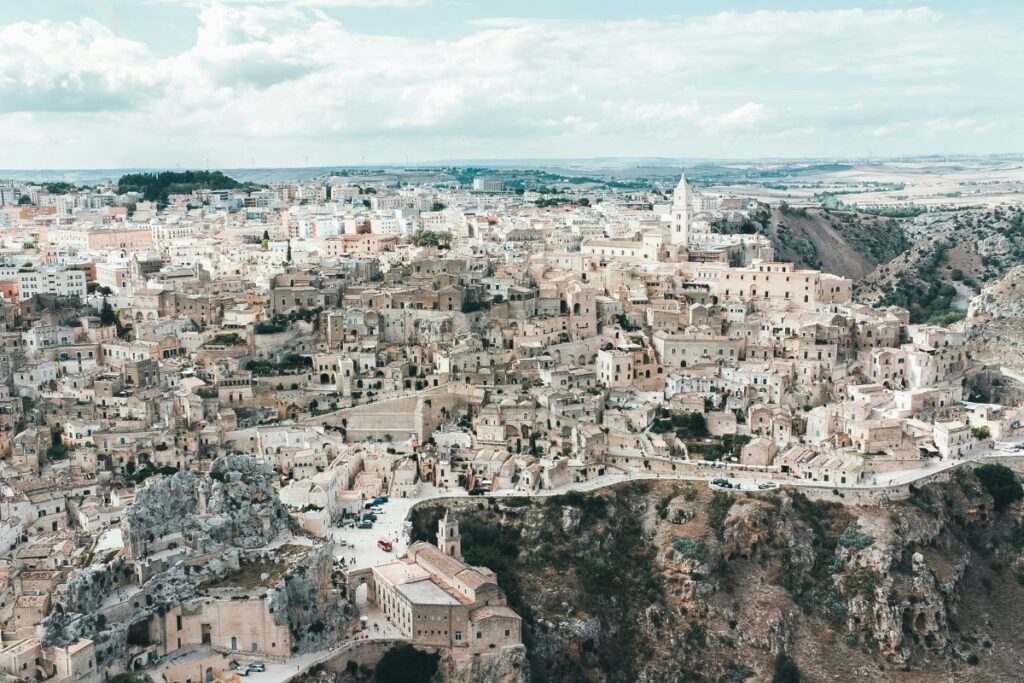 Panorama dei Sassi di Matera, patrimonio UNESCO, al tramonto
