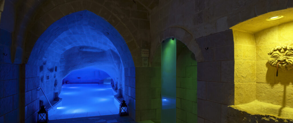 Piscina con idromassaggio alle Termae Romanae della Locanda San Martino