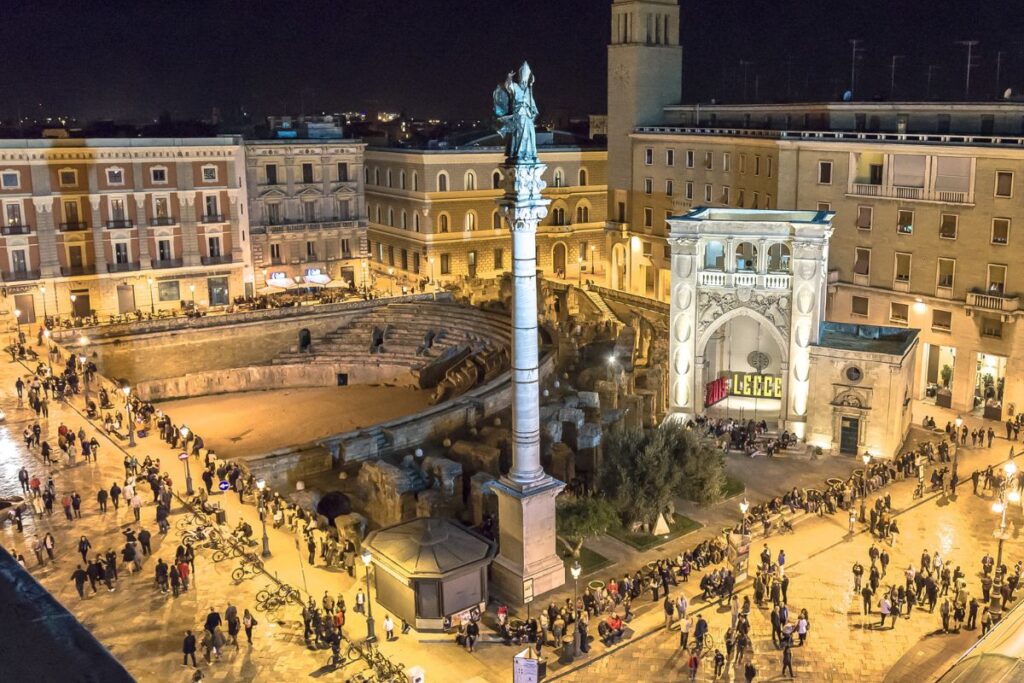 Immagine dei magnifici palazzi barocchi di Lecce, testimonianza storica nel Tour Puglia e Basilicata