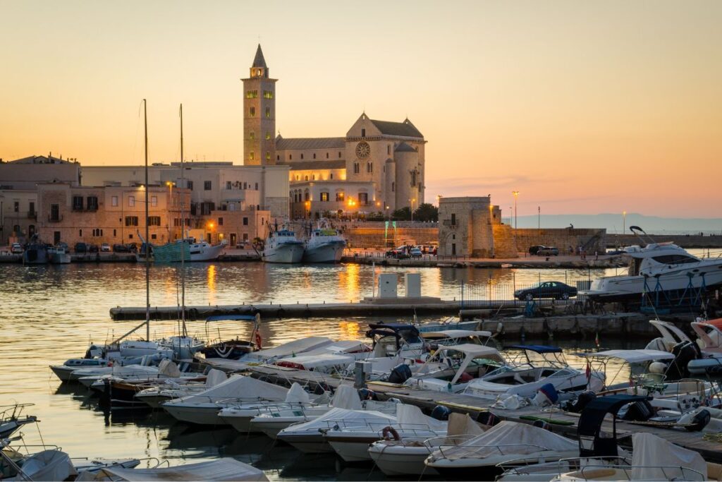 Trani con vista sul mare