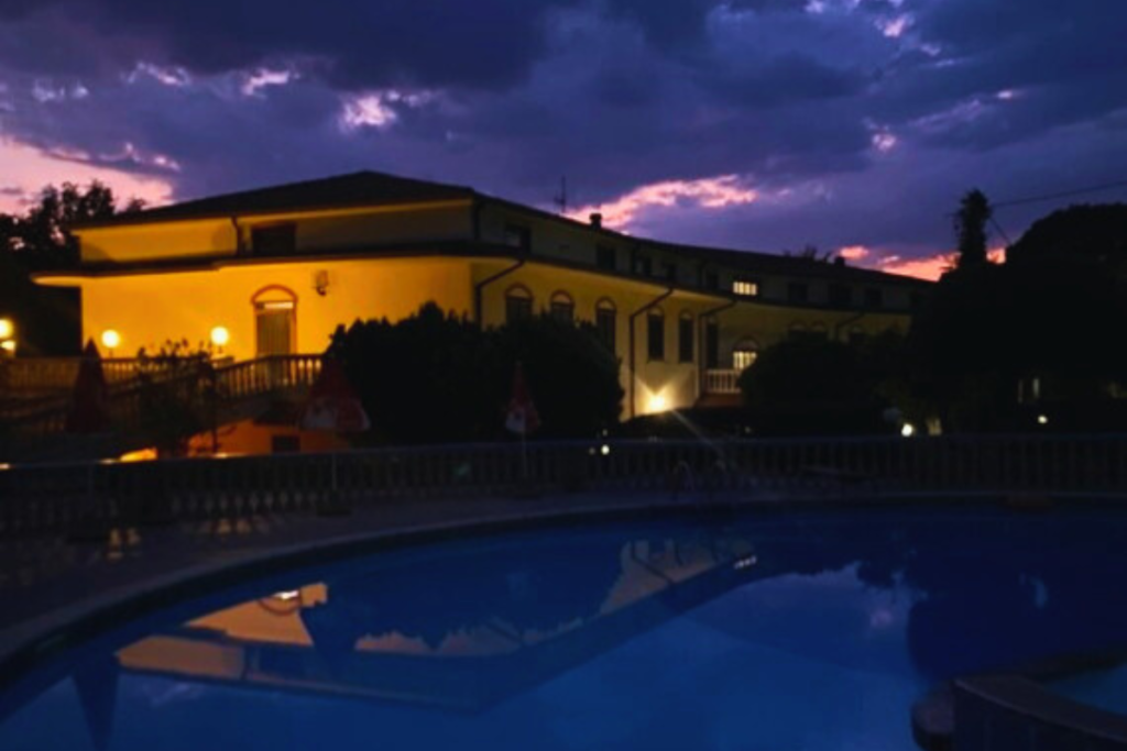 Atmosfera accogliente di un hotel immerso nella natura di Viggianello
