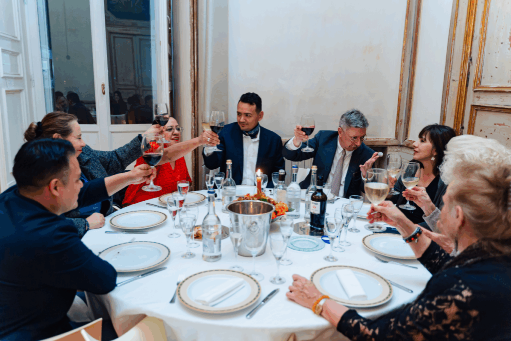 Auto con conducente Martulli Viaggi allestita per matrimonio elegante, in arrivo presso una location per eventi in Basilicata