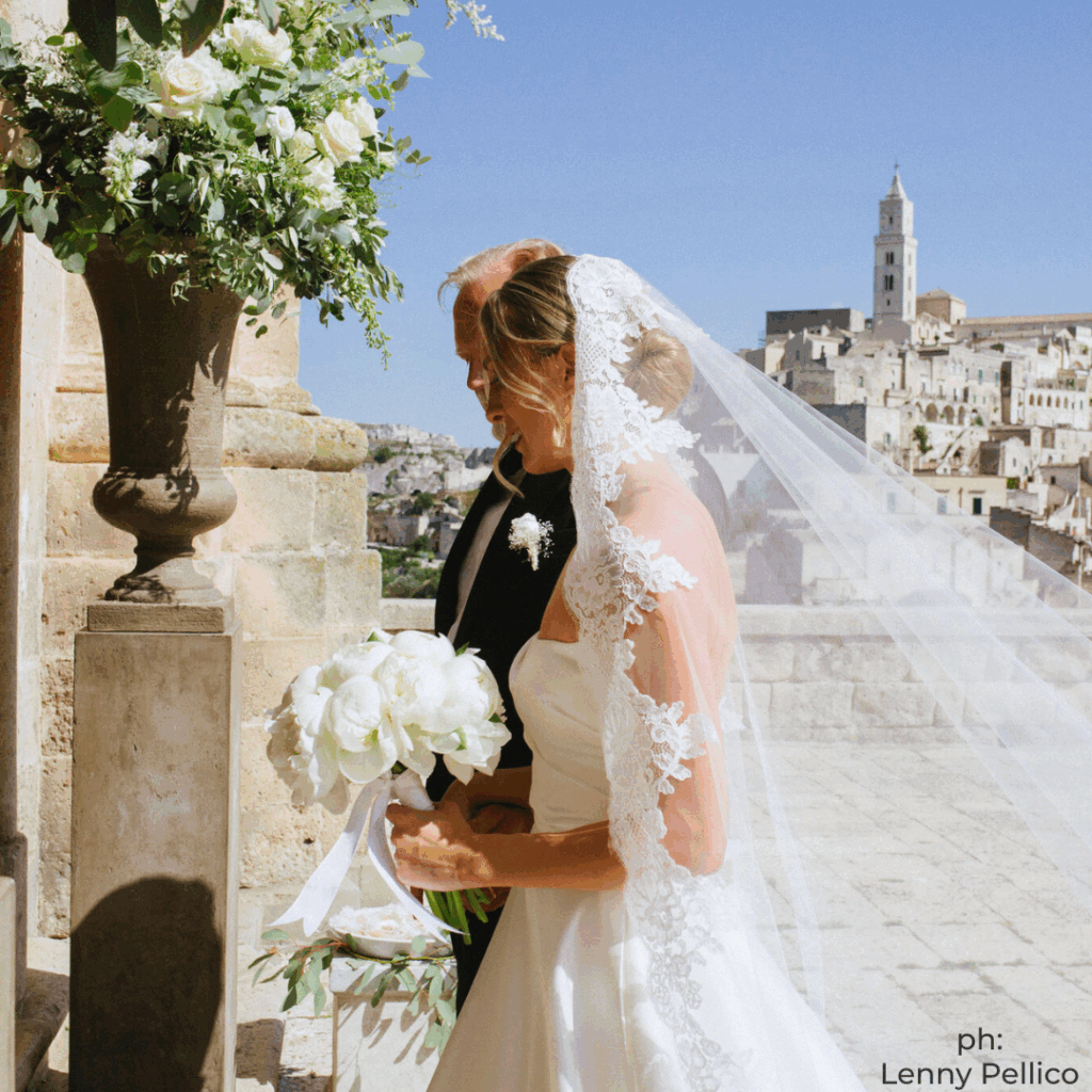 Allestimento matrimonio romantico nei Sassi di Matera con servizio di wedding planning