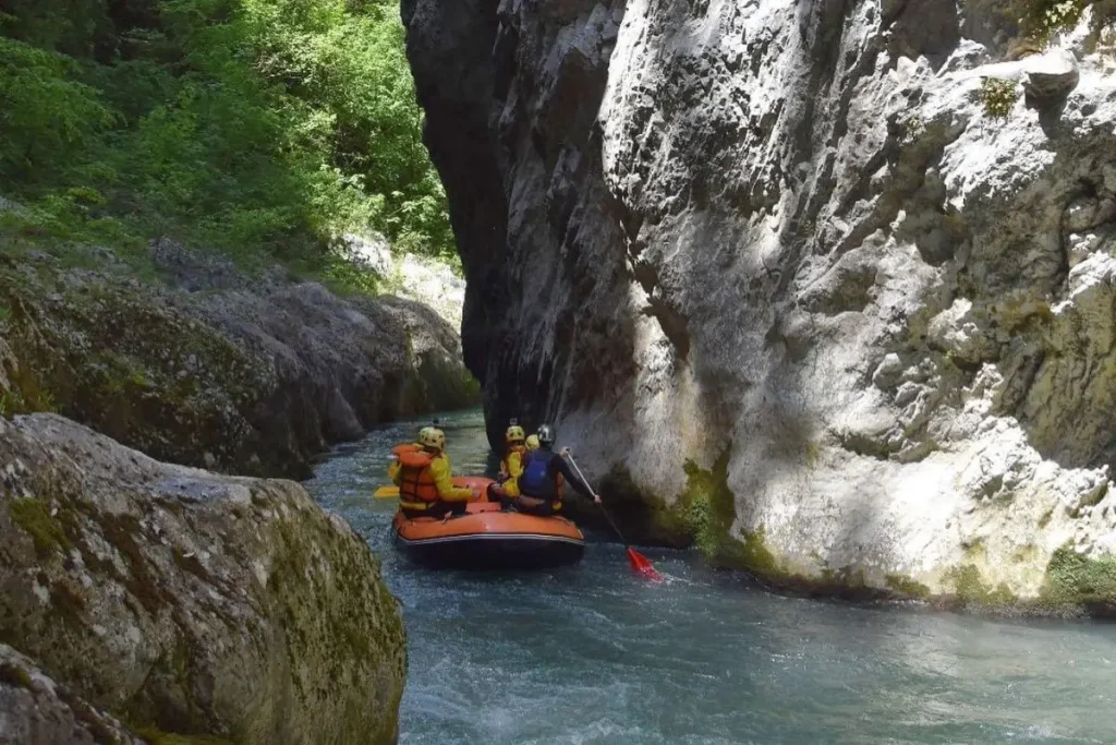 Briefing rafting in Calabria con guida esperta prima dell’escursione