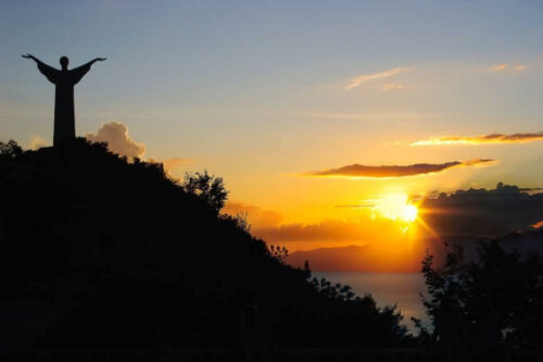 Vista dal Cristo Redentore Maratea al tramonto durante un trekking panoramico