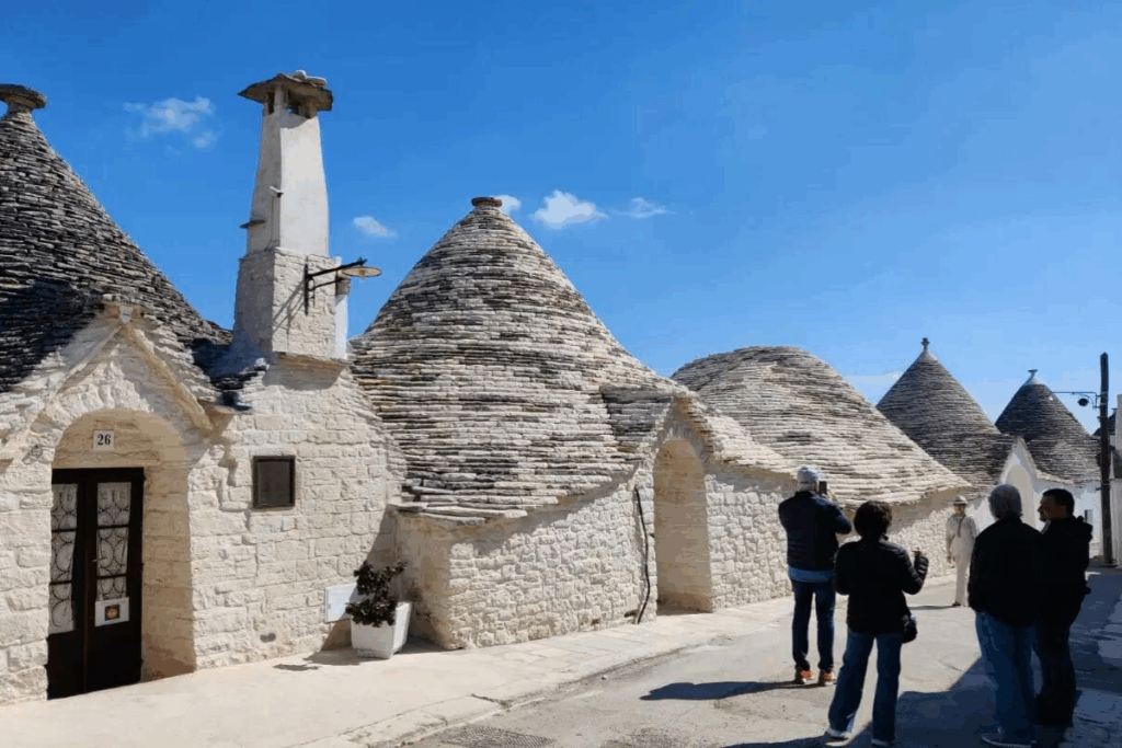 Gruppo di trulli nel centro storico di Alberobello
