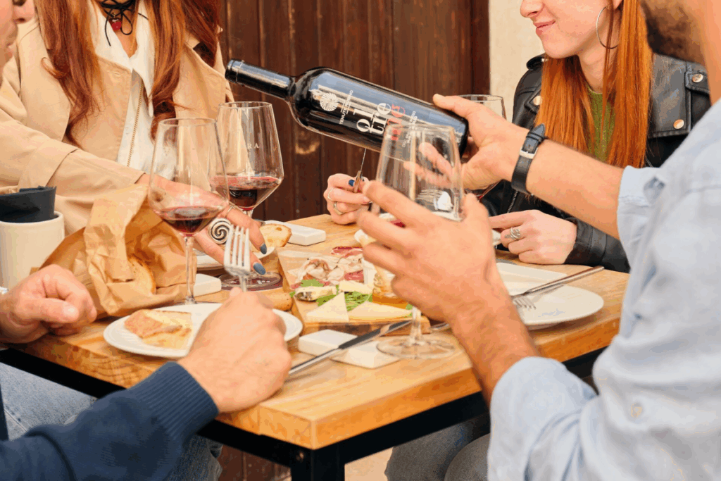 Vini locali esposti sugli scaffali in cantina pugliese