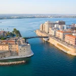 Vista panoramica dal belvedere della Scesa del Vasto a Taranto sul Mar Piccolo