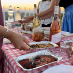 Picnic in vigna Montalbano con vista sulle Tavole Palatine di Metaponto al tramonto