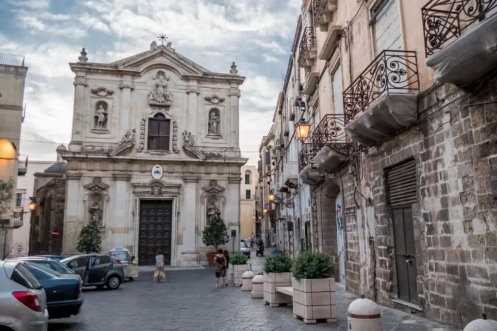 Gruppo scolastico in escursione didattica a Taranto