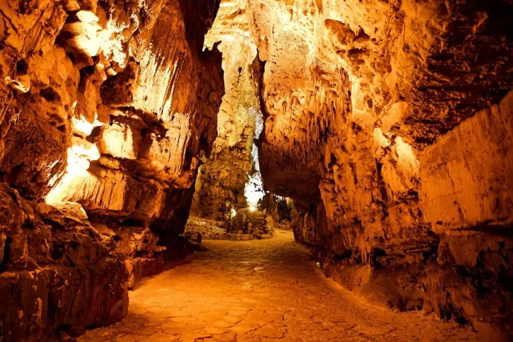 Sala della Grave nelle Grotte di Castellana, Puglia