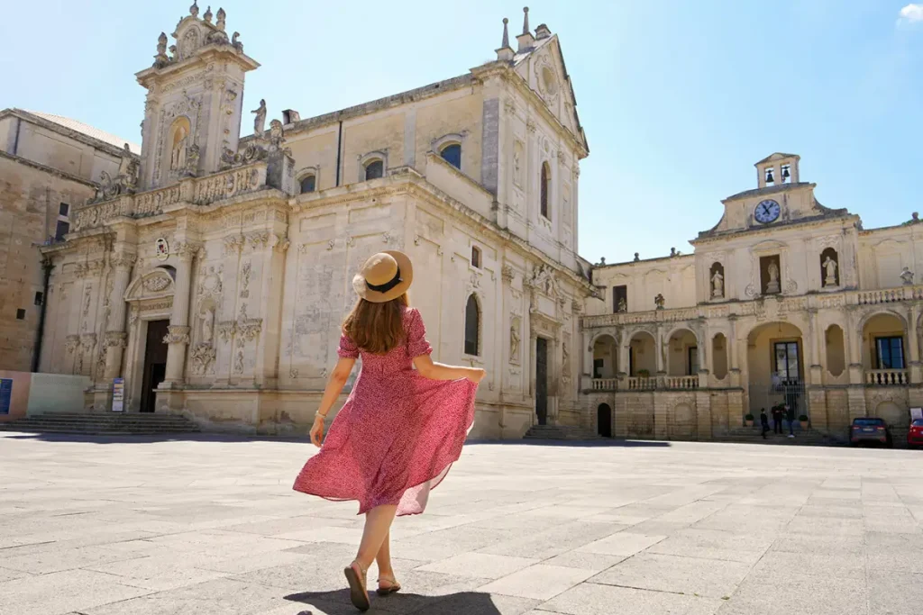 Dettaglio della facciata scolpita della Chiesa di Santa Croce
