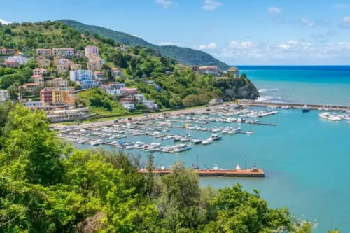 Agropoli borgo antico con scalinata medievale 