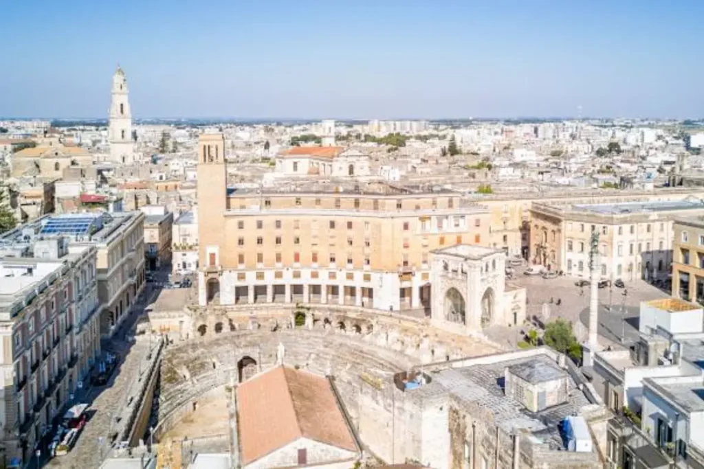 Esterno del Castello di Carlo V con camminamento